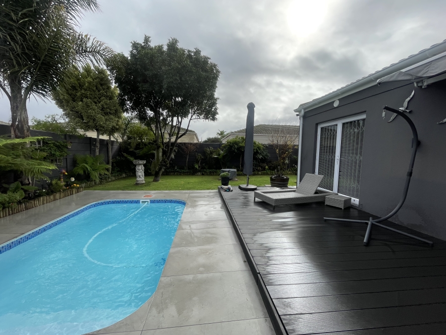 3 Bedroom Property for Sale in Sunningdale Western Cape